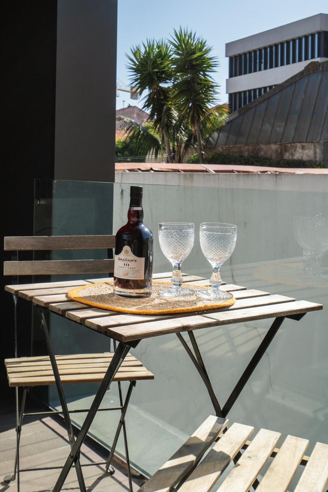 Host Wise - Charming Welcoming Flat - Centrally Located Porto Luaran gambar