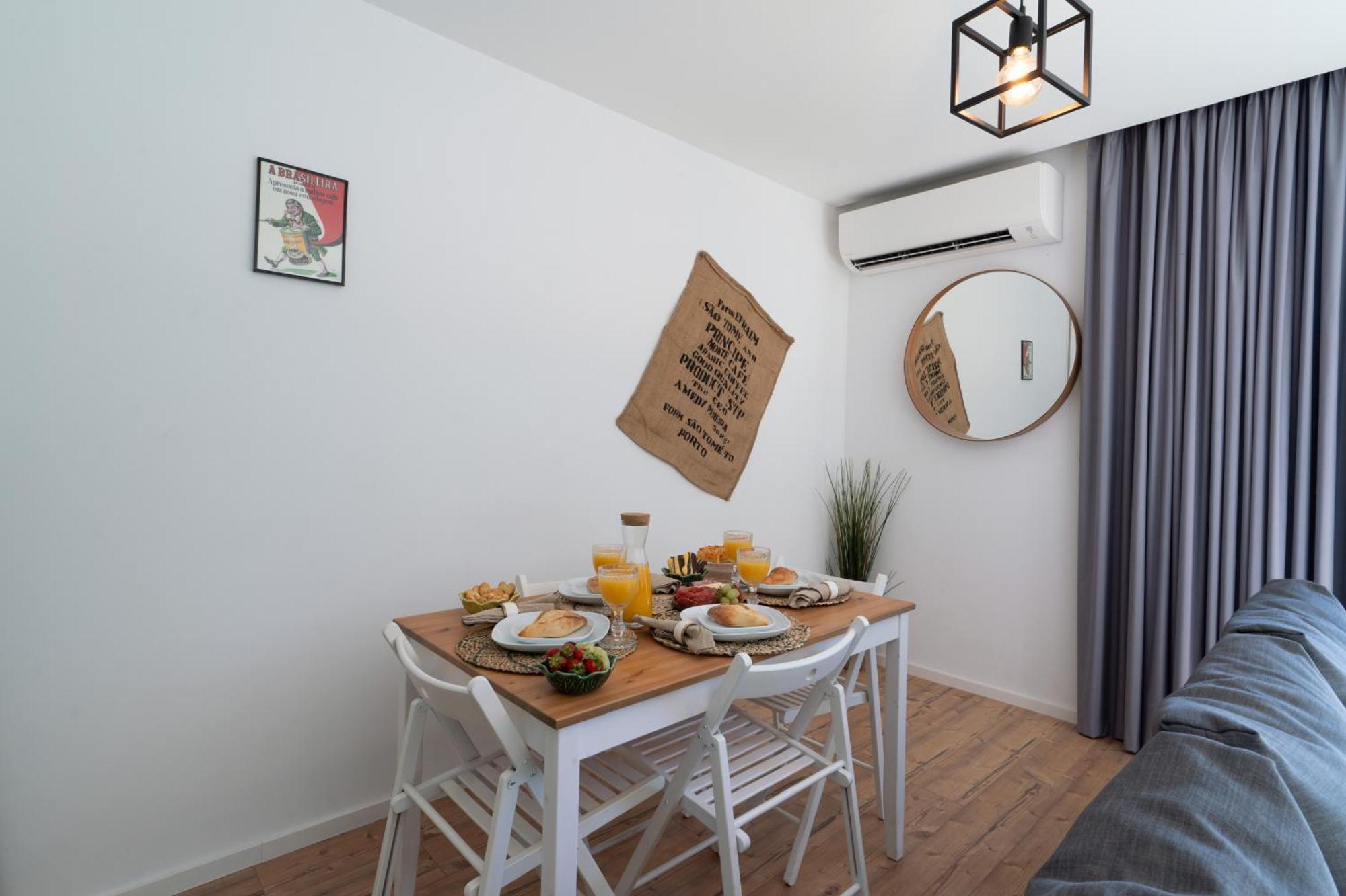 Host Wise - Charming Welcoming Flat - Centrally Located Porto Luaran gambar