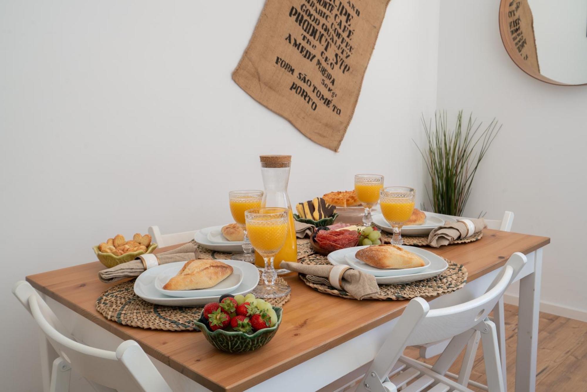 Host Wise - Charming Welcoming Flat - Centrally Located Porto Luaran gambar